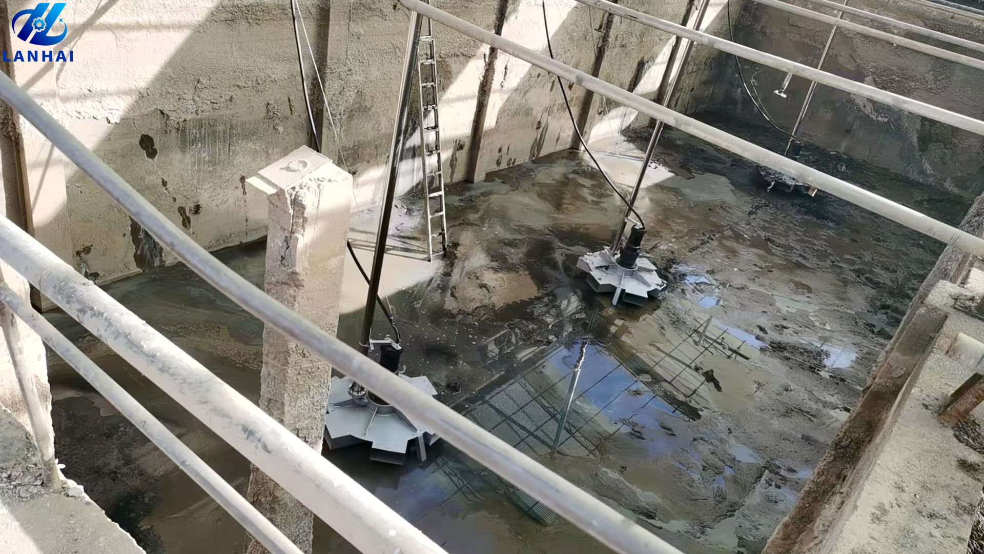 好氧池曝氣設(shè)備改造怎么選？ LHQB型潛水攪拌曝氣機